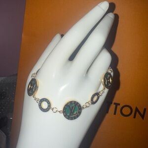 Elegant gold and green Louis Vuitton bracelet stainless steel